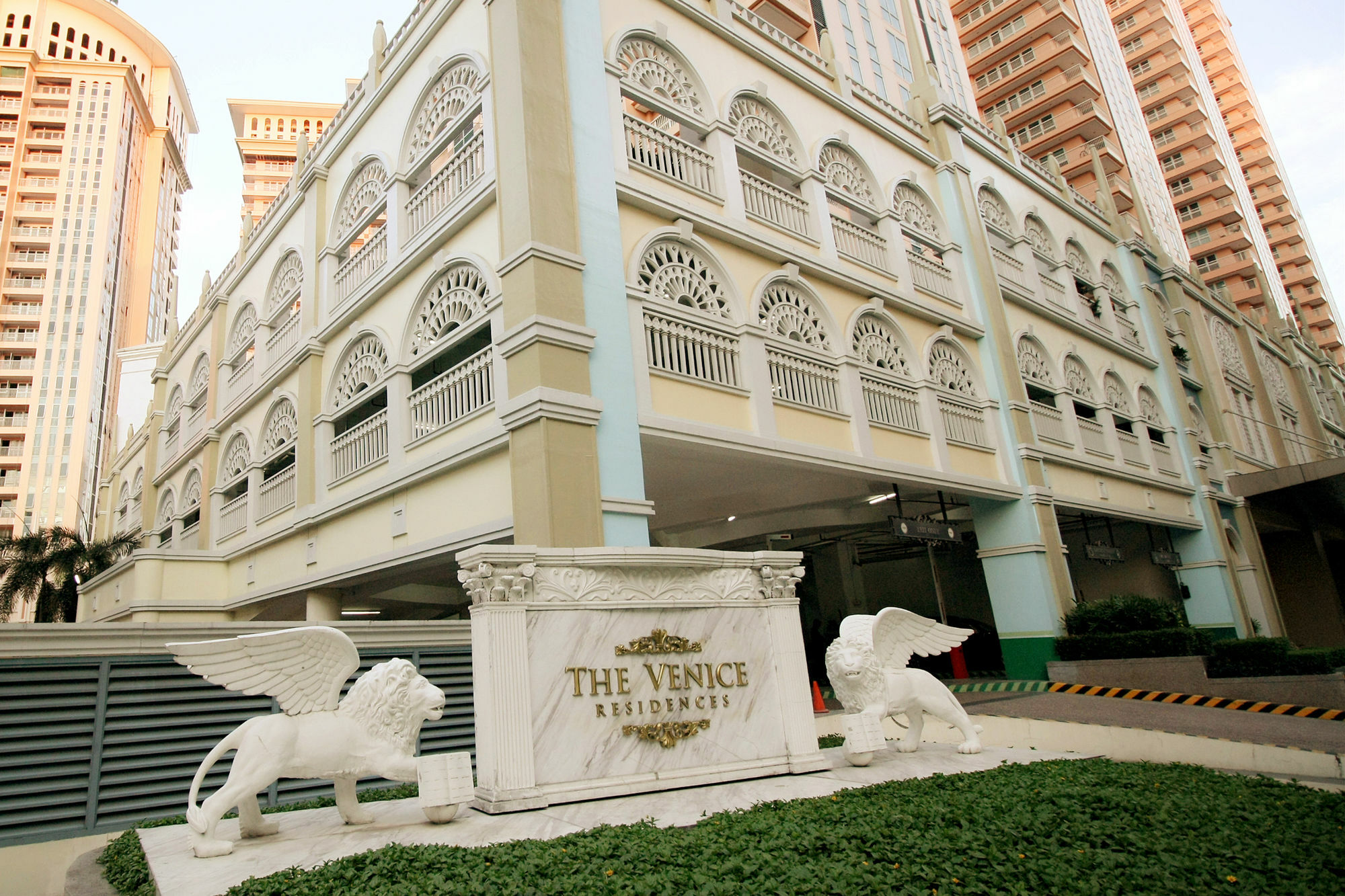 Maxstays - Max Style @ The Venice Residences Taguig Zewnętrze zdjęcie